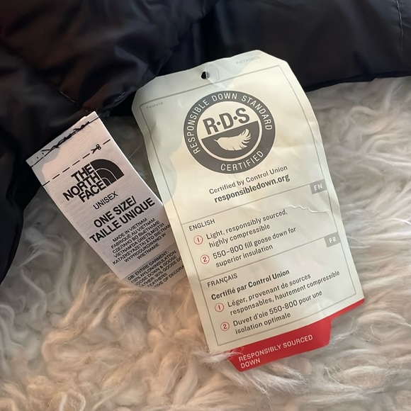 The North Face Cryos Down Insulated Black Quilted Scarf with Snaps - Picture 2 of 13